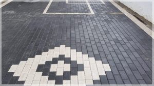 Çubuk Kilitli  Taşı Fiyatları Kilitli parke taşı üreticinin konumuna ve teslimat yapılacak yere göre değişir. Ortalama kilitli yol parke taşı fiyatı 1 palet için 15,4 metrekarelik alan için 4.000 TL + nakliye ücretidir. 100 metrekare kilitli taş fiyatı 20.000 – 22.000 TL arasındadır.