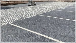 Güncel piyasa verilerine göre (2025 yılı civarı tahminleri): Kalecik Kilit Taşı Fiyatları 💰 Kilit Taşı Metrekare (m²) Fiyatları (Malzeme) Ürün Tipi Kalınlık Ortalama m² Fiyatı (TL + KDV) Standart Gri Kilit Taşı 6 cm 200 – 220 TL Renkli Kilit Taşı 6 cm 230 – 260 T Ağır Yük Kilit Taşı 8 cm 230 – 270 TL Özel Desenli Kilit Taşı 6-8 cm 230 – 300 TL